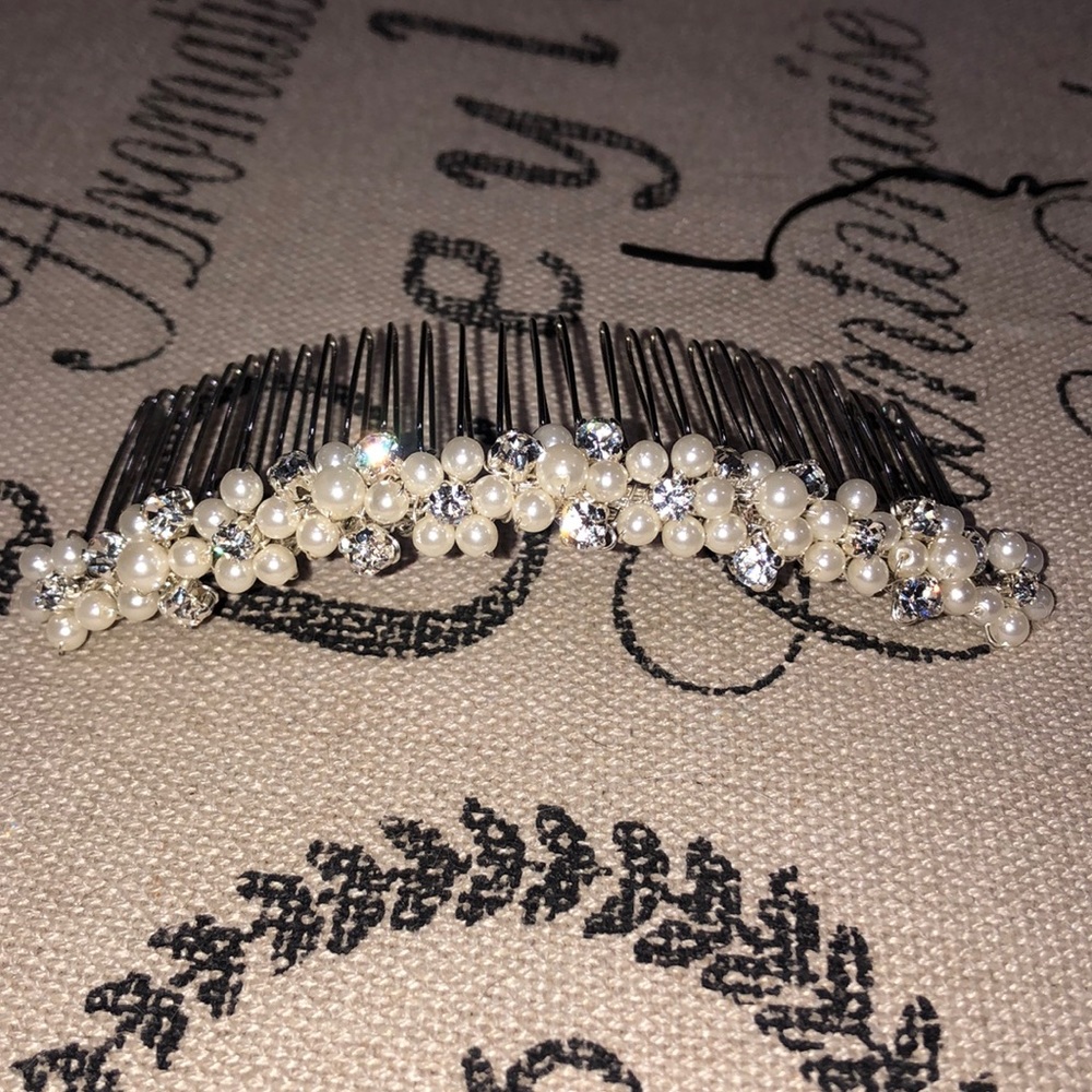Bridal Pearl and crystal hair piece. Used for wedding. Only wore once.Perfect